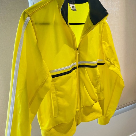 Mizuno Women's Softshell Running Jacket, Size Large (feel like small) - Picture 2 of 5